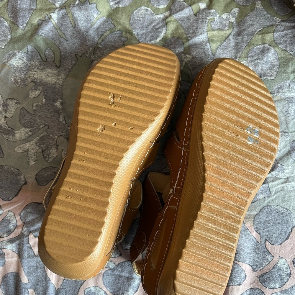 New Lightweight Sandals - Picture 5 of 6